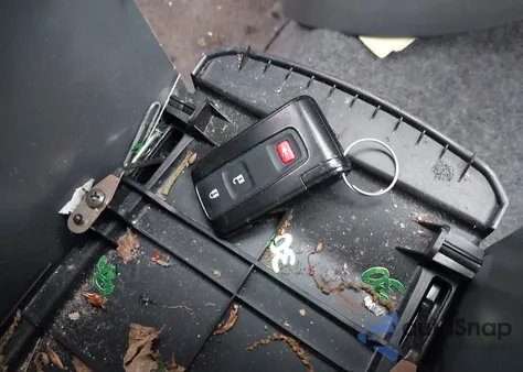 2005 Toyota Prius из США, поврежденный, VIN JTDKB20U453020534